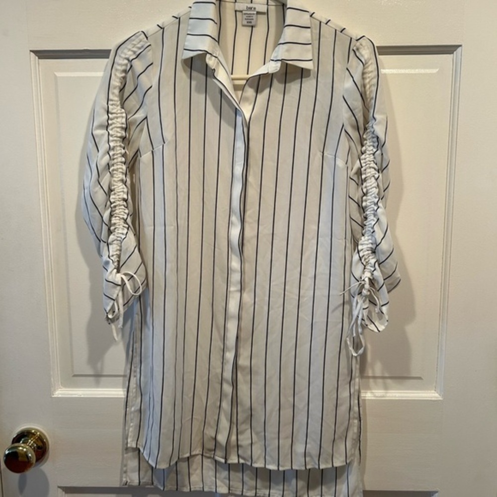 BAR III WHITE BUTTON UP COLLARED LONG POLYESTER NAVY STRIPED TOP SIZE XXS